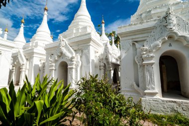 Sandamuni Paya pagoda, Mandalay, Myanmar, Asya 'nın beyaz stupası.
