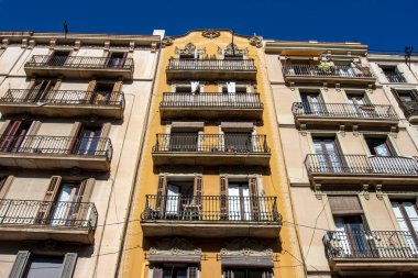 El barrio Gotico, Gothic Quarter, Barcelona, Katalonya, İspanya, Avrupa 'daki eski apartman binaları