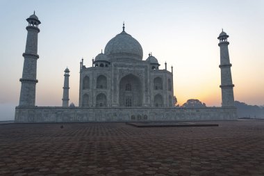 Agra 'daki Taj Mahal' de gün doğumu, Uttar Pradesh, Hindistan, Asya