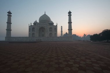 Agra 'daki Taj Mahal' de gün doğumu, Uttar Pradesh, Hindistan, Asya
