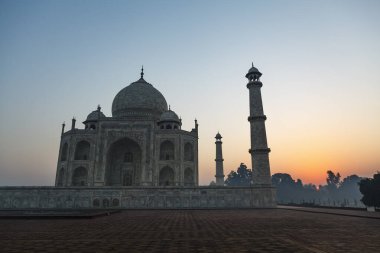 Agra 'daki Taj Mahal' de gün doğumu, Uttar Pradesh, Hindistan, Asya