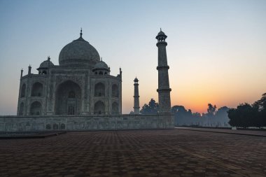 Agra 'daki Taj Mahal' de gün doğumu, Uttar Pradesh, Hindistan, Asya