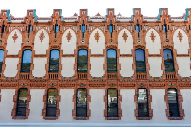 Barselona, Katalonya, İspanya ve Avrupa Bilim Müzesi 'nin (CaixaCosmo) modernist cephesi