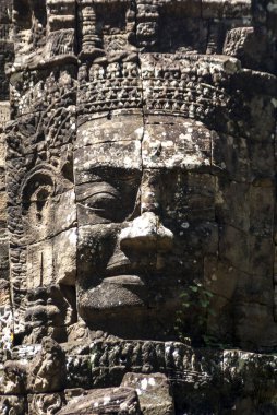 Banteay Kdei Tapınağı, Angkor, Kamboçya, Asya 'nın giriş kapısının tepesinde devasa bir yüz var.