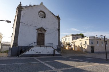 Palmela, Portekiz, Avrupa 'nın merkezindeki eski beyaz Roma Katolik Kilisesi