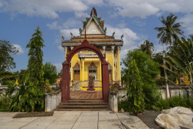Kralanh, Banteay mean, Kamboçya, Asya 'daki bir Budist manastırının dışındaki tapınağın dışında.