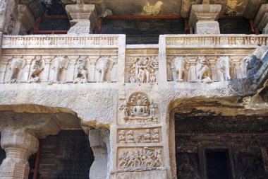 Mağara 32 'nin zengin dekore edilmiş dış görünüşü, Ellora mağaraları, Maharashtra, Hindistan, Asya