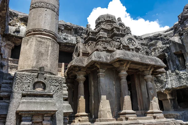 Mağara 32 'nin zengin dekore edilmiş dış görünüşü, Ellora mağaraları, Maharashtra, Hindistan, Asya