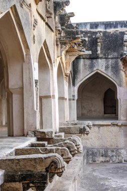 Hampi, Karnataka, Hindistan ve Asya 'daki Kraliçe Hamamının İçi