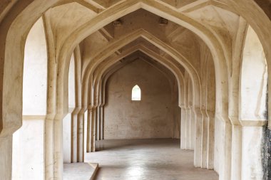 Hampi, Karnataka, Hindistan ve Asya 'daki Kraliçe Hamamının İçi