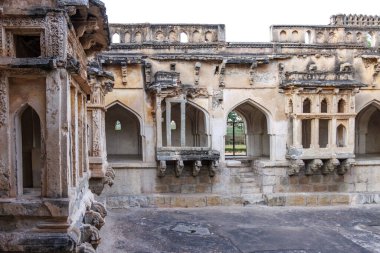 Hampi, Karnataka, Hindistan ve Asya 'daki Kraliçe Hamamının İçi