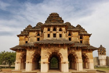 Hampi, Karnataka, Hindistan, Asya 'daki Lotus Mahal sarayının dışı.