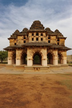 Hampi, Karnataka, Hindistan, Asya 'daki Lotus Mahal sarayının dışı.