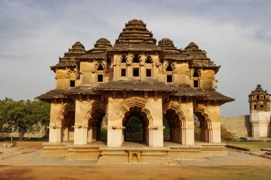 Hampi, Karnataka, Hindistan, Asya 'daki Lotus Mahal sarayının dışı.