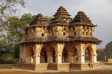 Hampi, Karnataka, Hindistan, Asya 'daki Lotus Mahal sarayının dışı.