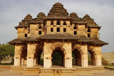 Hampi, Karnataka, Hindistan, Asya 'daki Lotus Mahal sarayının dışı.