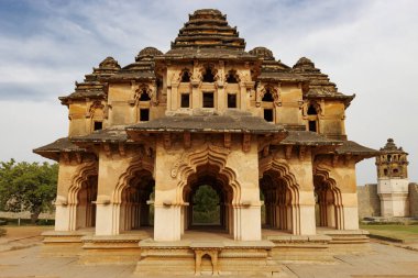 Hampi, Karnataka, Hindistan, Asya 'daki Lotus Mahal sarayının dışı.