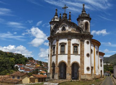 Ouro Prero, Minas Gerais, Brezilya, Güney Amerika 'daki Siyahi Erkeklerin Kadını Kilisesi' nin cephesinde.