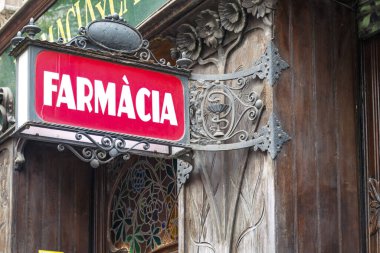 Modernist eczane işareti (İspanyolca Farmacia), El Eixample Mahallesi, Barselona, Katalonya, İspanya, Avrupa