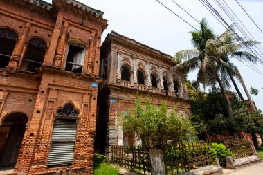 Asya 'nın Bangladeş kentindeki terk edilmiş Panam Nagar (Panam City) kentindeki eski harabe evler