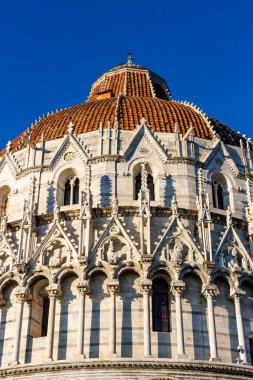 Pisa 'da, Toskana' da, İtalya 'da, Avrupa' da Aziz John 'un vaftiz töreninin dış cephesi