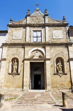 Volterra, Toskana, İtalya ve Avrupa 'daki Selci kilisesinde San Pietro cephesi