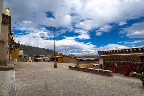 stock image Exterior of the Song Zan Lin Si temple, oustide Shangri-la, Yunnan Province, China, Asia