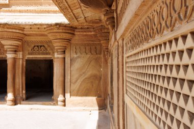 Man Singh ya da Man Mandir Sarayı 'nın Süslü İç mimarisi, Gwalior Kalesi, Madhya Pradesh, Hindistan, Asya