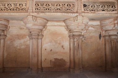 Man Singh ya da Man Mandir Sarayı 'nın Süslü İç mimarisi, Gwalior Kalesi, Madhya Pradesh, Hindistan, Asya