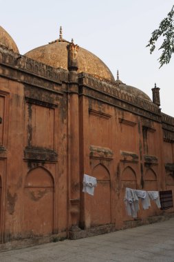 Old Dhaka, Dhaka, Bangladeş, Asya 'daki Sat Mescidi' nin dışı.