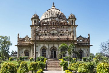 Saadat Ali Khan 'ın mezarı, Lucknow, Uttar Pradesh, Hindistan, Asya' daki Kaiser Bagh Sarayı kompleks bahçesi