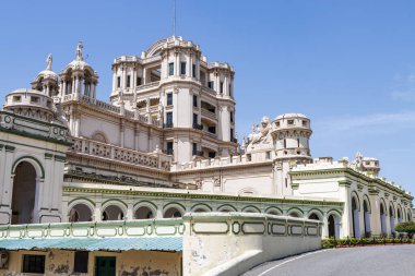 Lucknow, Uttar Pradesh, Hindistan, Asya 'daki La Martiniere kolej binası cephesi