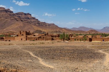 Kuzey Afrika, Fas 'taki Draa Vadisi' ndeki eski bir Qasbah köyüne bakın.