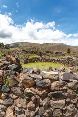 Güney Amerika, Peru, Raqchi 'deki yıkılmış İnka evi.