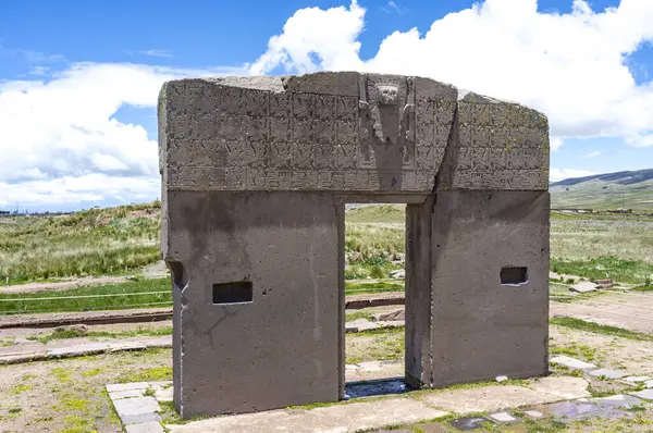 stock image Gate of the Sun arch, Tiwanaku, Bolovia, South America