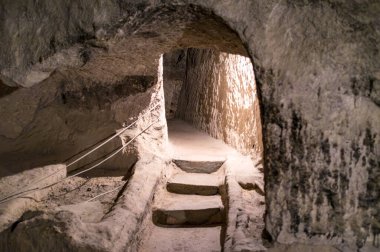 12. yüzyıl mağara kasabası Vardzia, Gürcistan, Avrupa 'da oyulmuş.