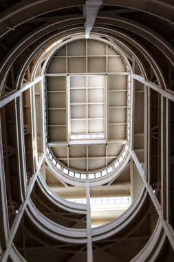 Arabaları eski Fiat fabrikası, Ligotto, Torino, Piedmont, İtalya ve Avrupa 'ya taşımak için Helix erişim rampası