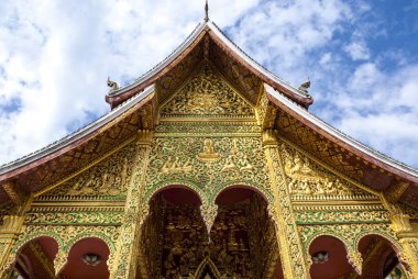 Altın Budist tapınağı Wat Ho Pha Bang in Luang Prabang - Laos, Asya