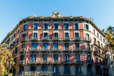 El Eixample, Barcelona, İspanya ve Avrupa 'da Modernismo tarzı bir apartman binası.