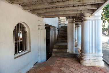 Kandy, Sri Lanka, Asya 'daki Kandy Gölü kıyısındaki eski kraliyet hamamının dışı.