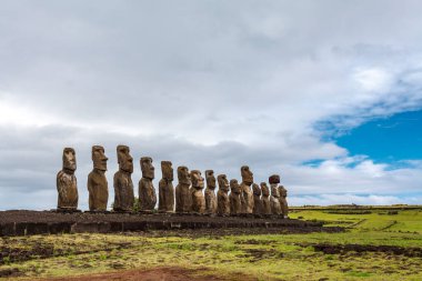 Ahu Tongariki 'deki Moai heykelleri, Paskalya Adası (Isla de Pascua), Şili, Okyanusya