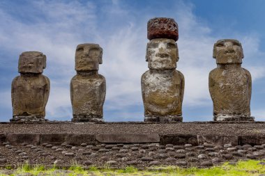 Ahu Tongariki 'deki Moai heykelleri, Paskalya Adası (Isla de Pascua), Şili, Okyanusya