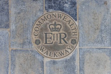 Valletta, Malta, Avrupa 'da kaldırımda Bağımsız Devletler yürüyüş yolu tabelası