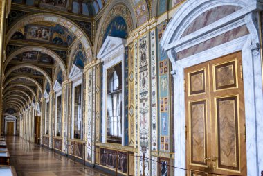 St. Petersburg, Rusya ve Avrupa 'daki Kış Sarayı - Hermitage Müzesi' nin zengin dekore edilmiş iç kısımları.