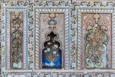 Srirangapatna, Karnataka, Hindistan, Asya 'daki Tippu Sultan Yaz Sarayı' nın zengin iç mimarisi.