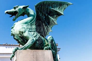 Ejder Köprüsü 'nde büyük yeşil bronz ejderha, Ljubljana, Slovenya, Avrupa