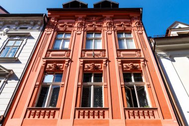 Ljubljana, Slovenya ve Avrupa 'nın tarihi merkezindeki eski bir ev ve apartmanın dış cephesi