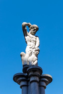 Herkül heykeli Ljubljana, Slovenya, Avrupa 'daki Herkül çeşmesinin tepesinde