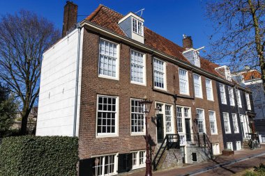 Amsterdam, Noord-Holland, Hollanda, Avrupa 'nın tarihi merkezindeki eski evler