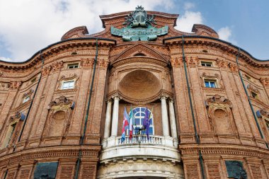 Torino, Piedmont, İtalya ve Avrupa 'nın tarihi merkezindeki eski İtalyan Parlamentosu binası Palazzo Carignano' nun cephesi